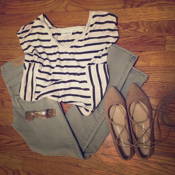 Thyme and Honey Striped V-neck Top - Picture 2 of 5